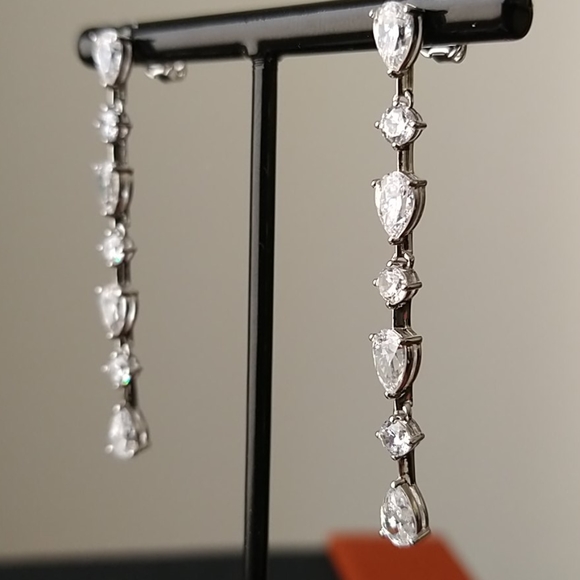 NADRI White Rhodium Cubic zirconia earring - Picture 2 of 5